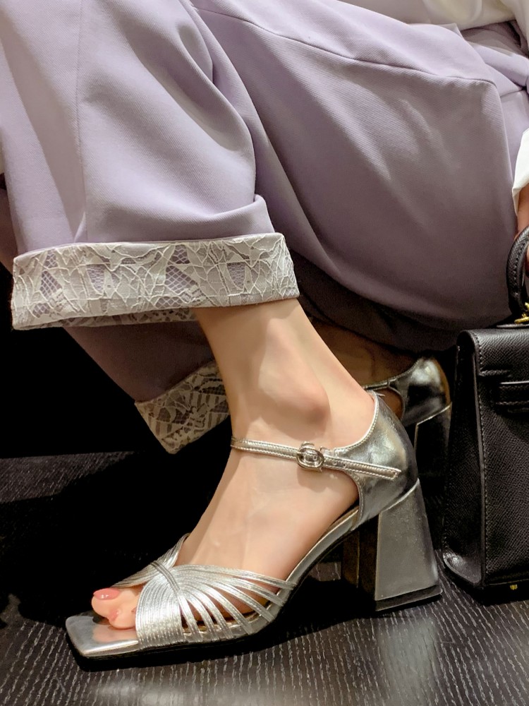 Elegant Women High Heels Hollo - đánh giá và giá Leather Work Outfit