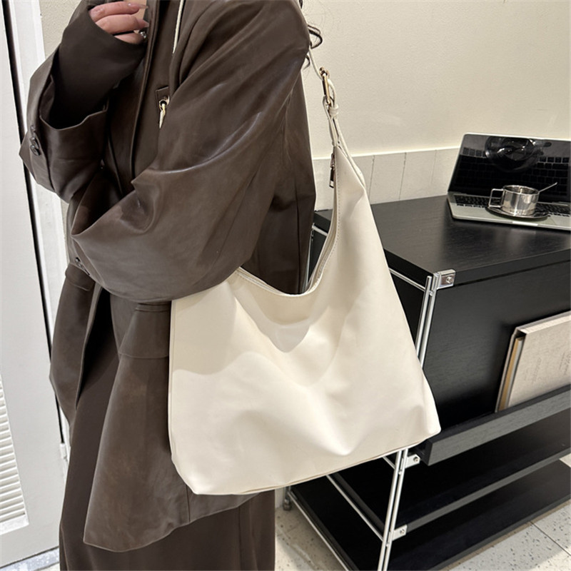 Sleek Black Leather Shoulder U - đánh giá và giá Leather Work Outfit